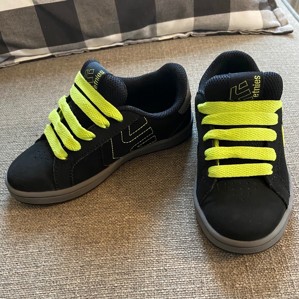 Etnies  shoes